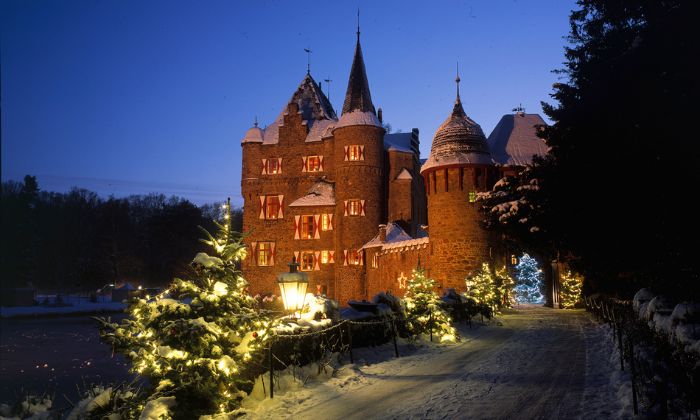 Burg Satzvey im Schnee © Jürgen Sittig